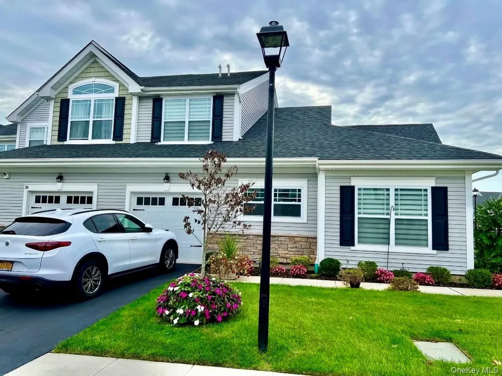 37 Willow Circle Coram NY 11727