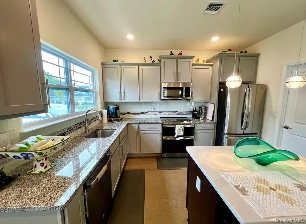 37 Willow Circle Coram NY 11727