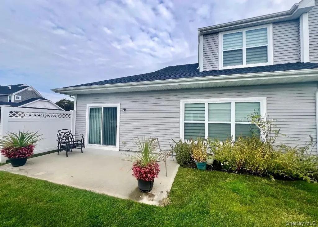 37 Willow Circle Coram NY 11727