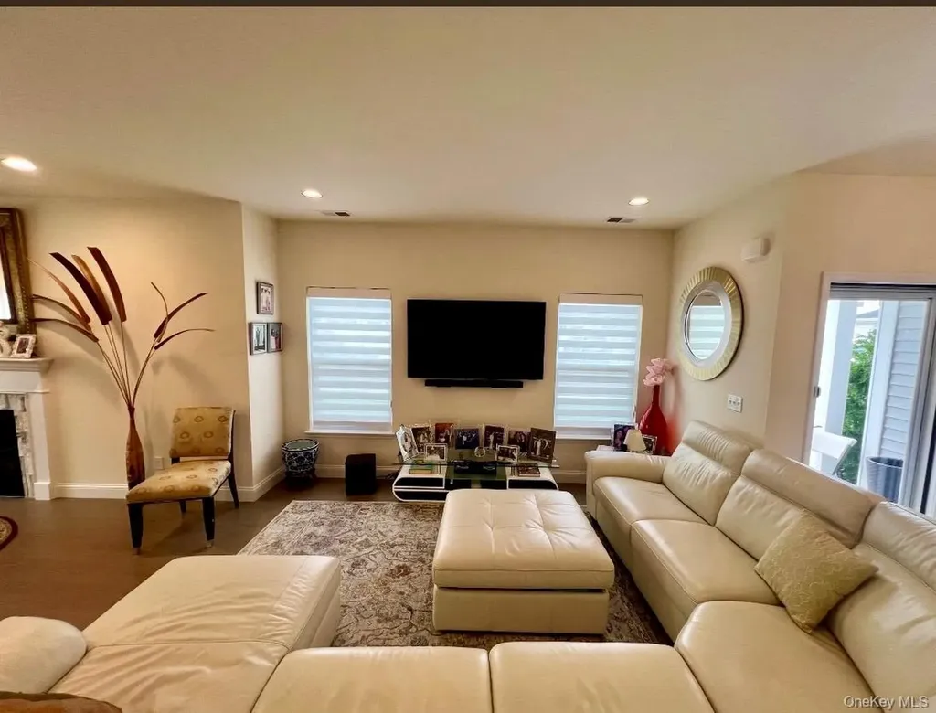 37 Willow Circle Coram NY 11727