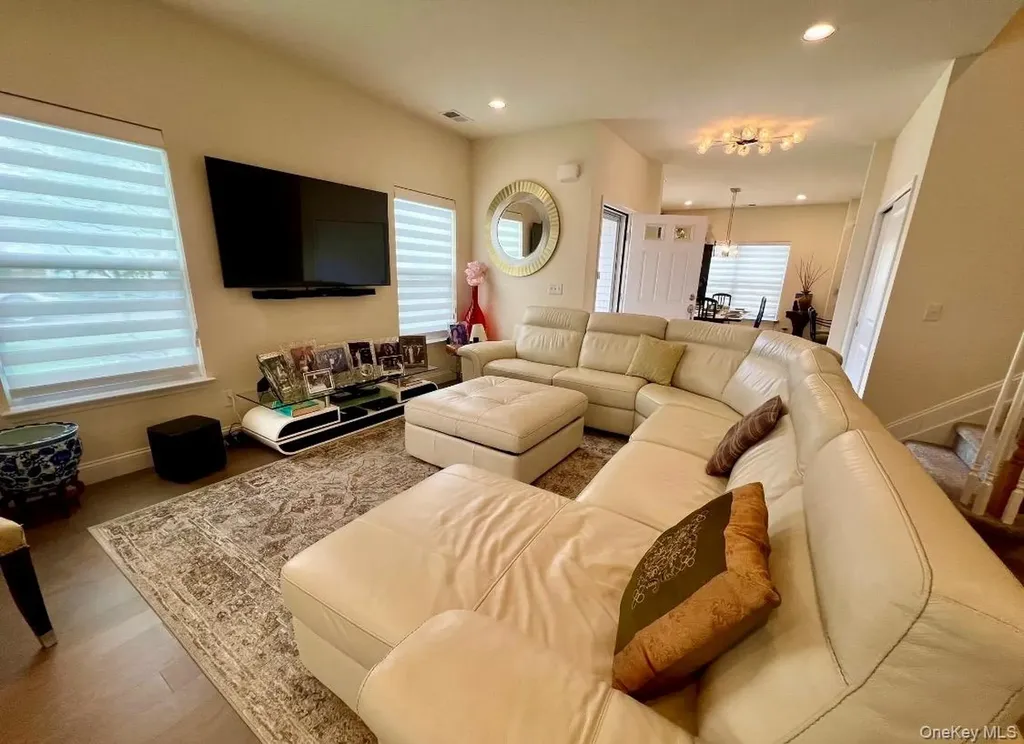 37 Willow Circle Coram NY 11727