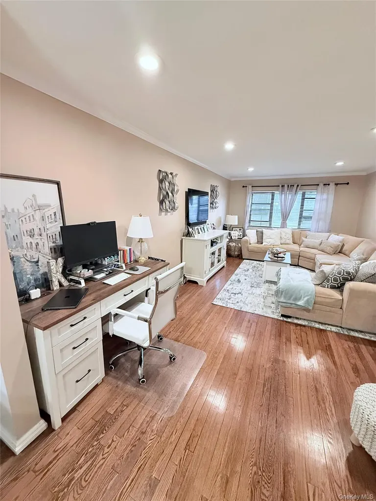 1213 E Broadway Hewlett NY 11557