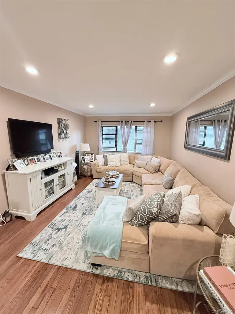 1213 E Broadway Hewlett NY 11557