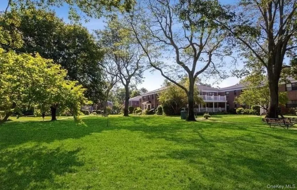 1213 E Broadway Hewlett NY 11557