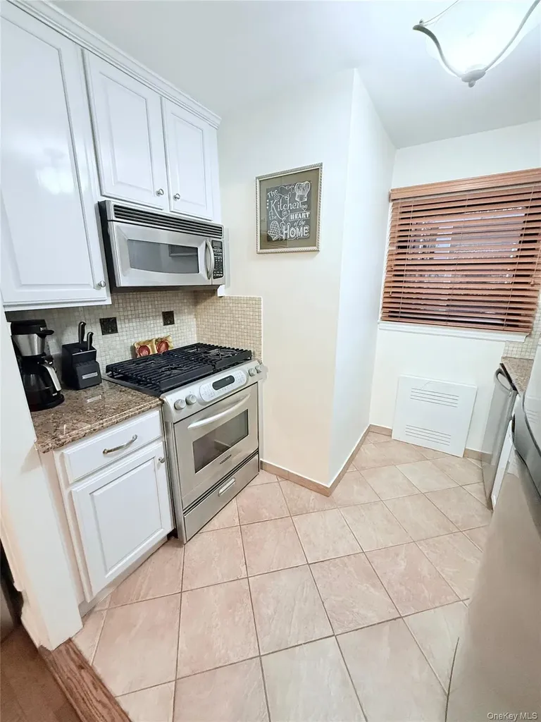1213 E Broadway Hewlett NY 11557