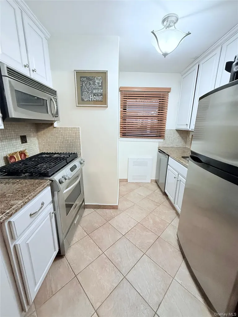 1213 E Broadway Hewlett NY 11557