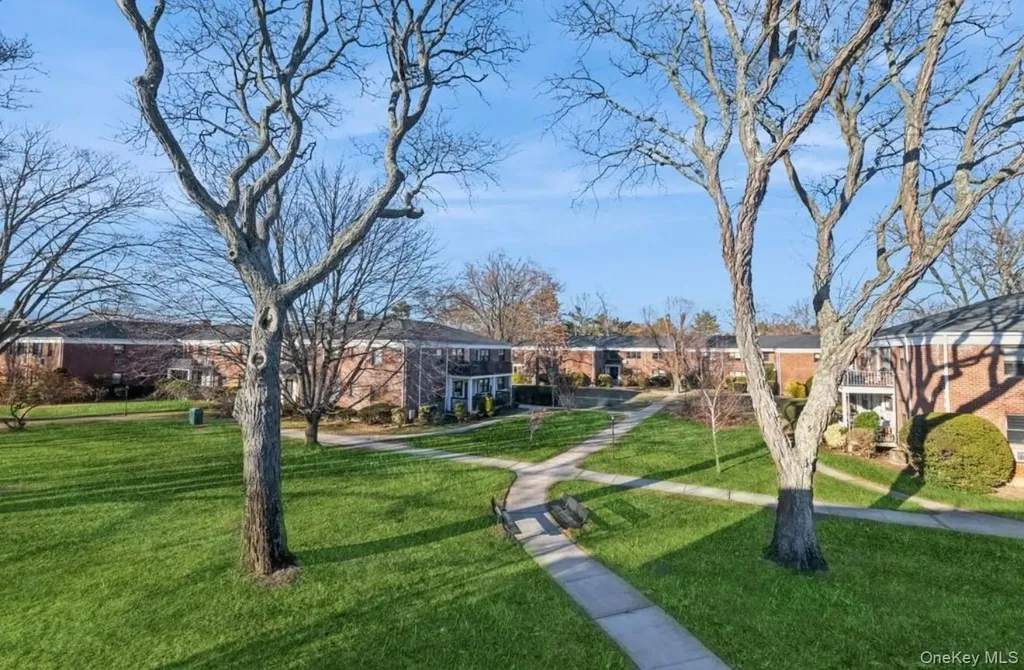 1213 E Broadway Hewlett NY 11557