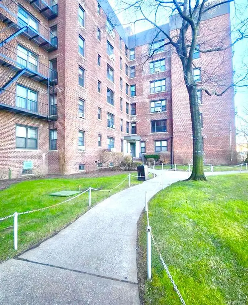 113-15 34 Corona NY 11368