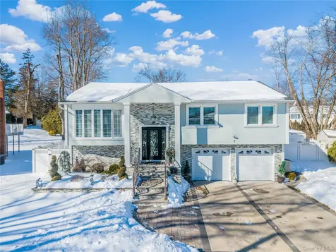 7 Dunhill Road Manhasset Hills NY 11040
