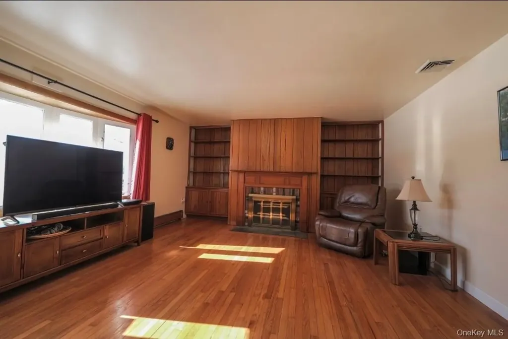 40 Bates Lane Wallkill NY 12589