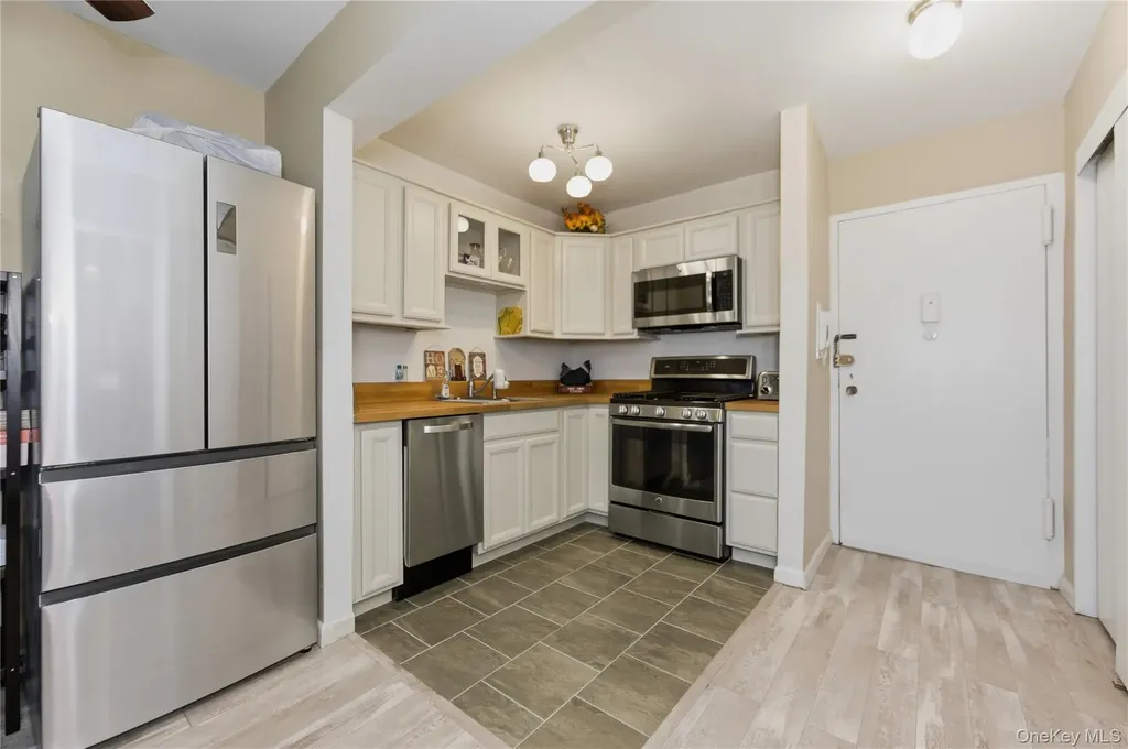 280 Guy Lombardo Avenue Freeport NY 11520