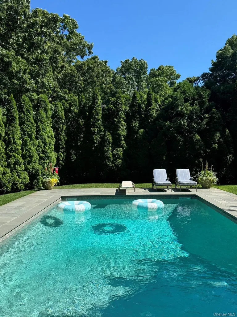 9 Wallace Lane Brookhaven NY 11719