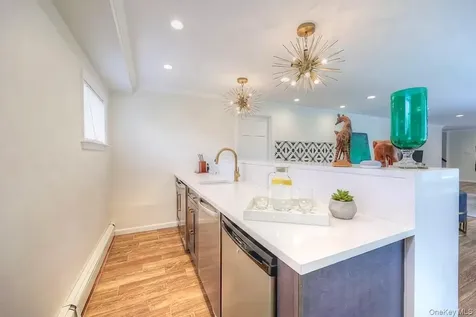 58 Allen Road Rockville Centre NY 11570