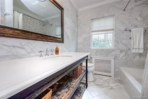 58 Allen Road Rockville Centre NY 11570
