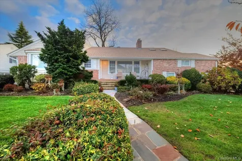 58 Allen Road Rockville Centre NY 11570