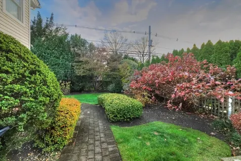 58 Allen Road Rockville Centre NY 11570