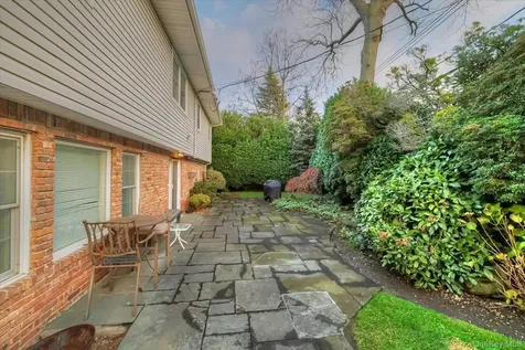 58 Allen Road Rockville Centre NY 11570
