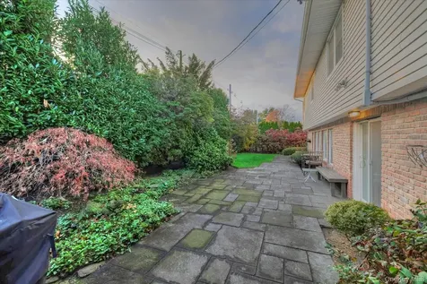 58 Allen Road Rockville Centre NY 11570