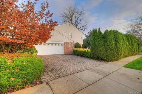 58 Allen Road Rockville Centre NY 11570