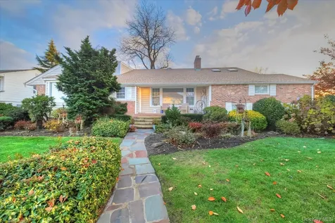 58 Allen Road Rockville Centre NY 11570