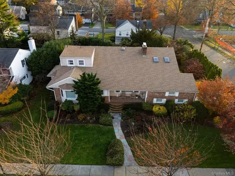 58 Allen Road Rockville Centre NY 11570