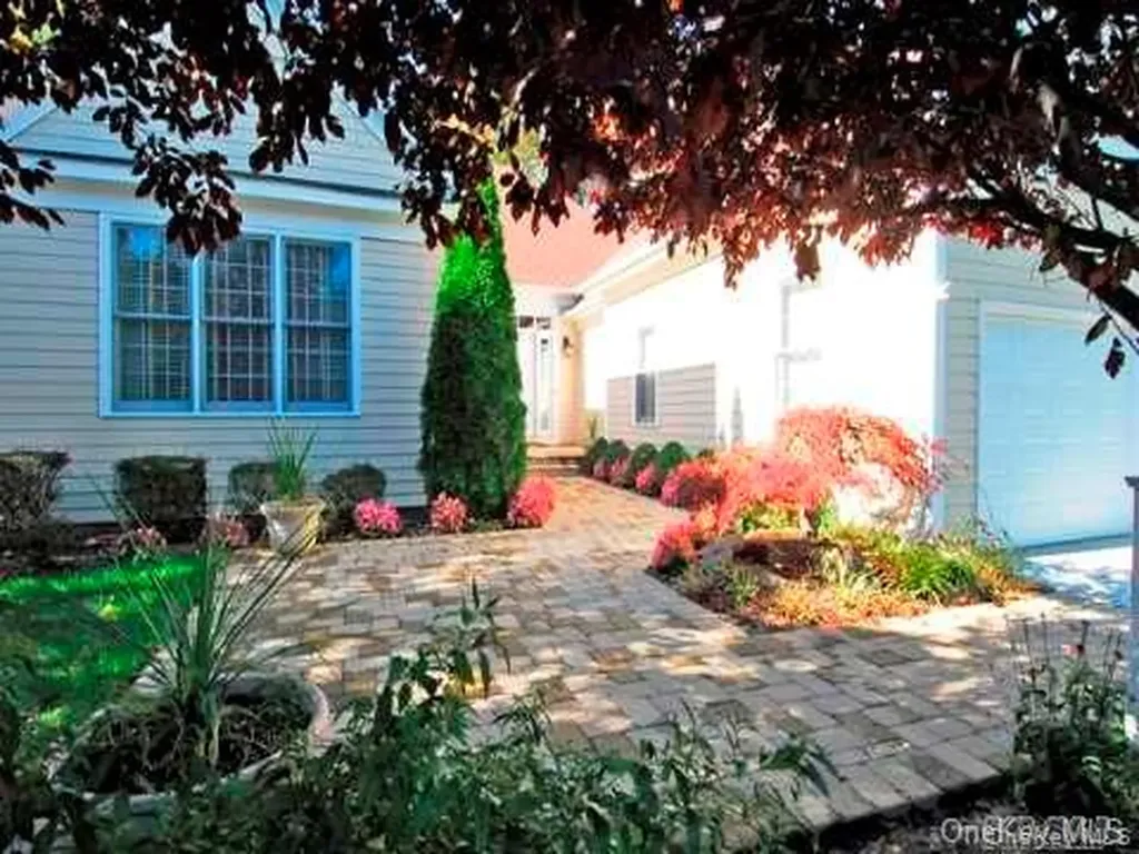 38 Stone Hill Drive S Manhasset NY 11030