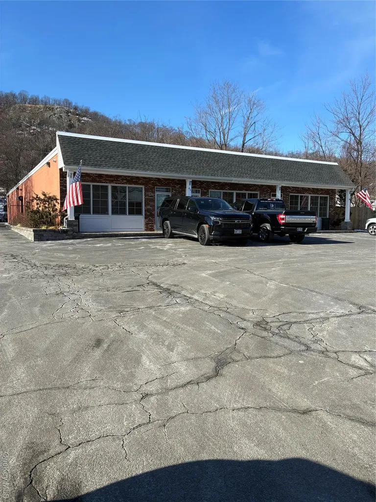 42 Windsor Highway New Windsor NY 12553