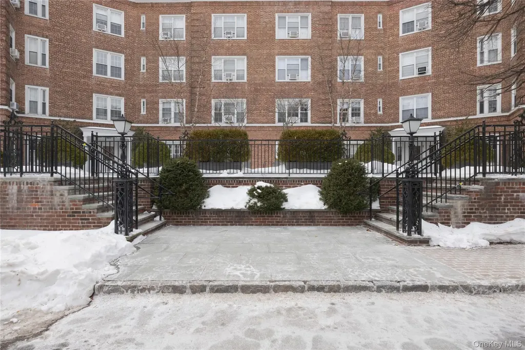 5 Midland Gardens Bronxville NY 10708