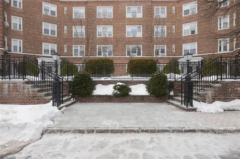 5 Midland Gardens Bronxville NY 10708