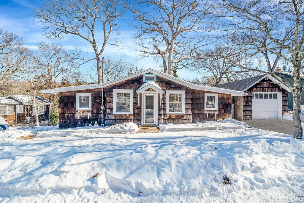 15 Ridge Lane Miller Place NY 11764