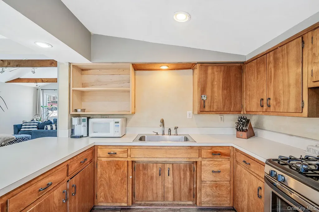 15 Ridge Lane Miller Place NY 11764