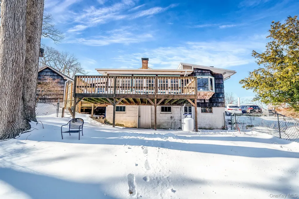 15 Ridge Lane Miller Place NY 11764