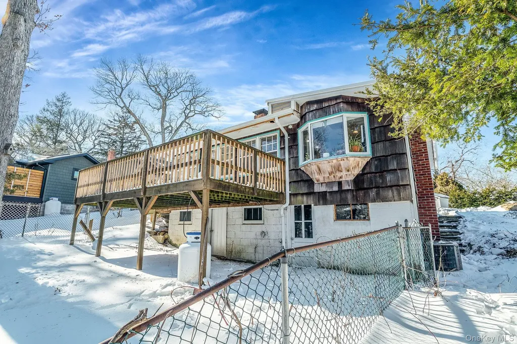 15 Ridge Lane Miller Place NY 11764