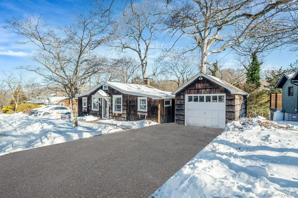 15 Ridge Lane Miller Place NY 11764