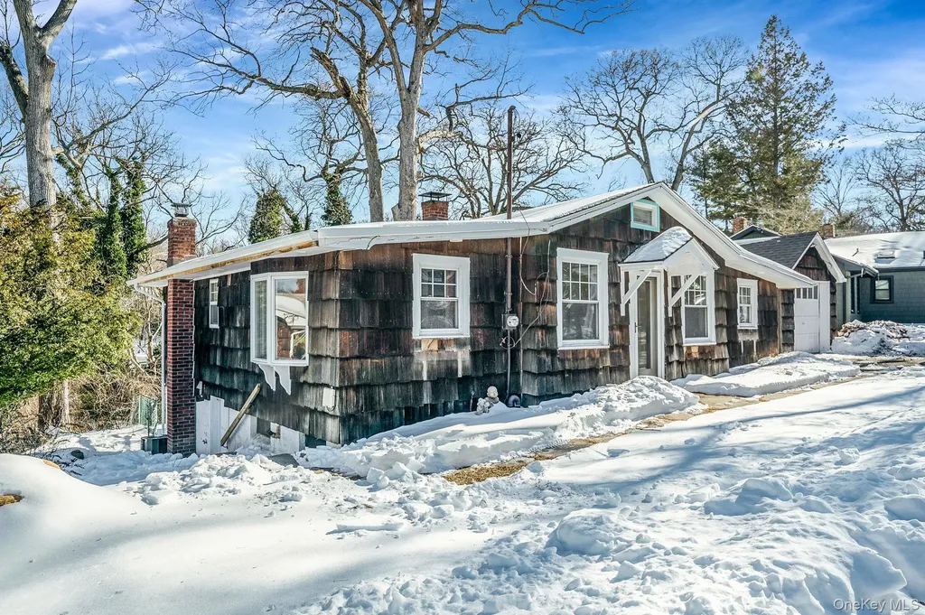 15 Ridge Lane Miller Place NY 11764