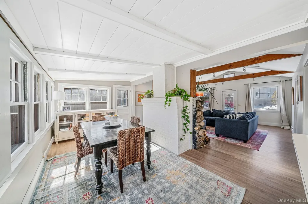 15 Ridge Lane Miller Place NY 11764