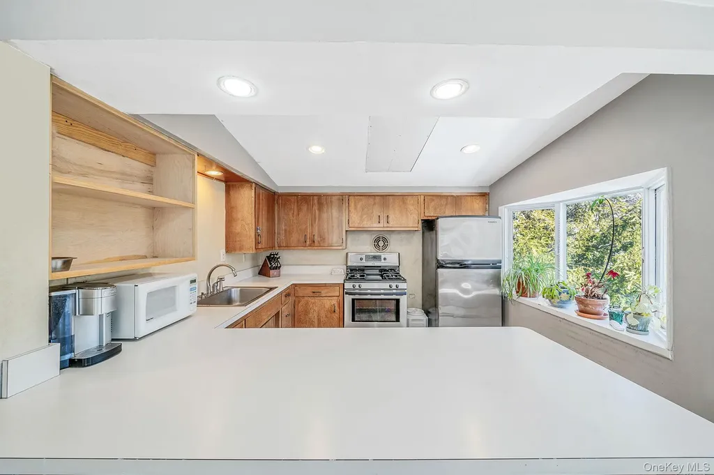 15 Ridge Lane Miller Place NY 11764