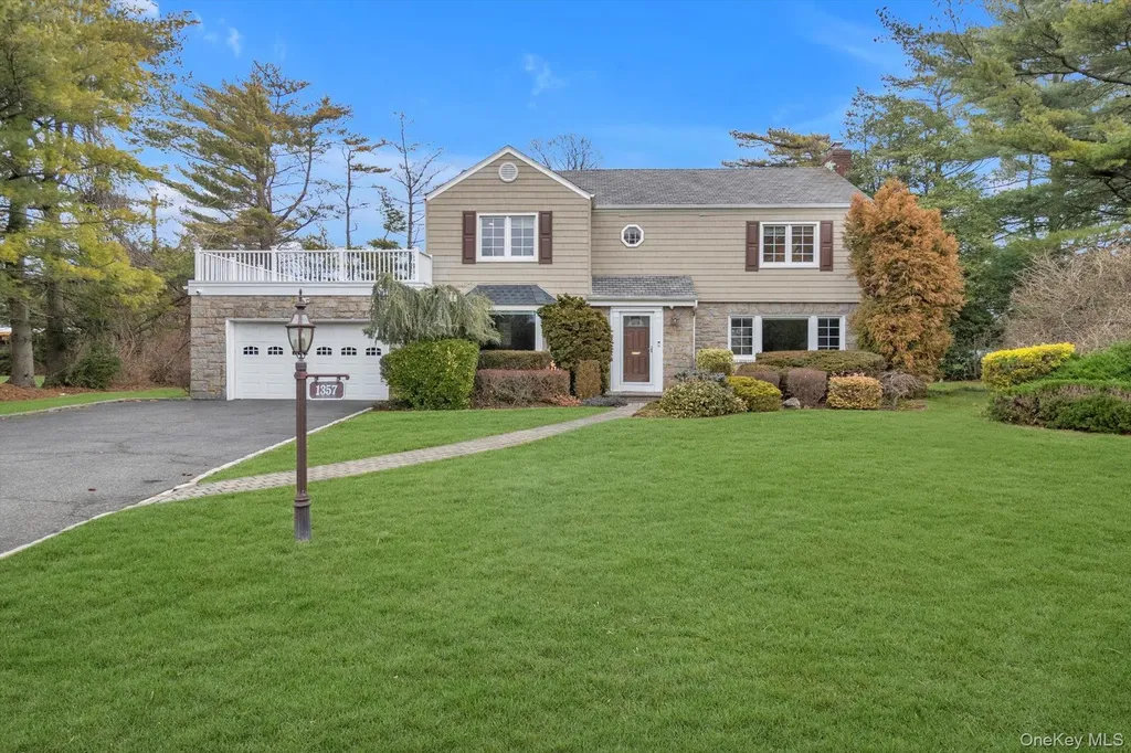 1357 Boxwood Drive E Hewlett Harbor NY 11557