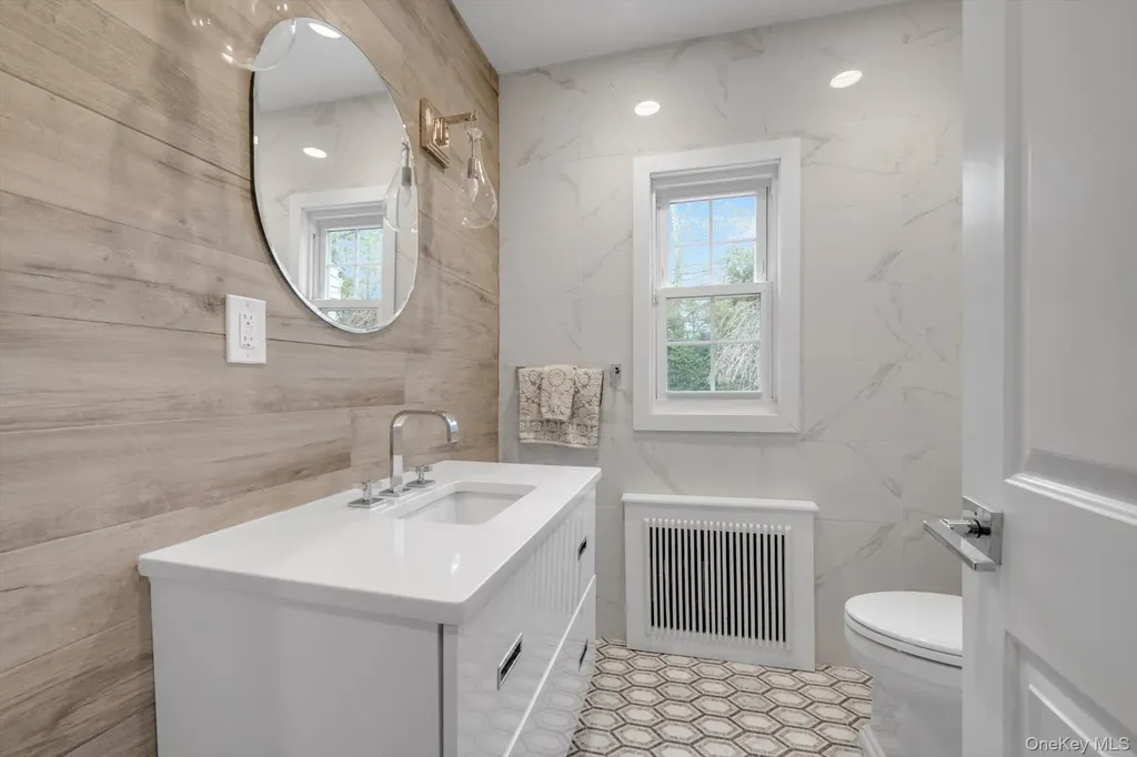 1357 Boxwood Drive E Hewlett Harbor NY 11557
