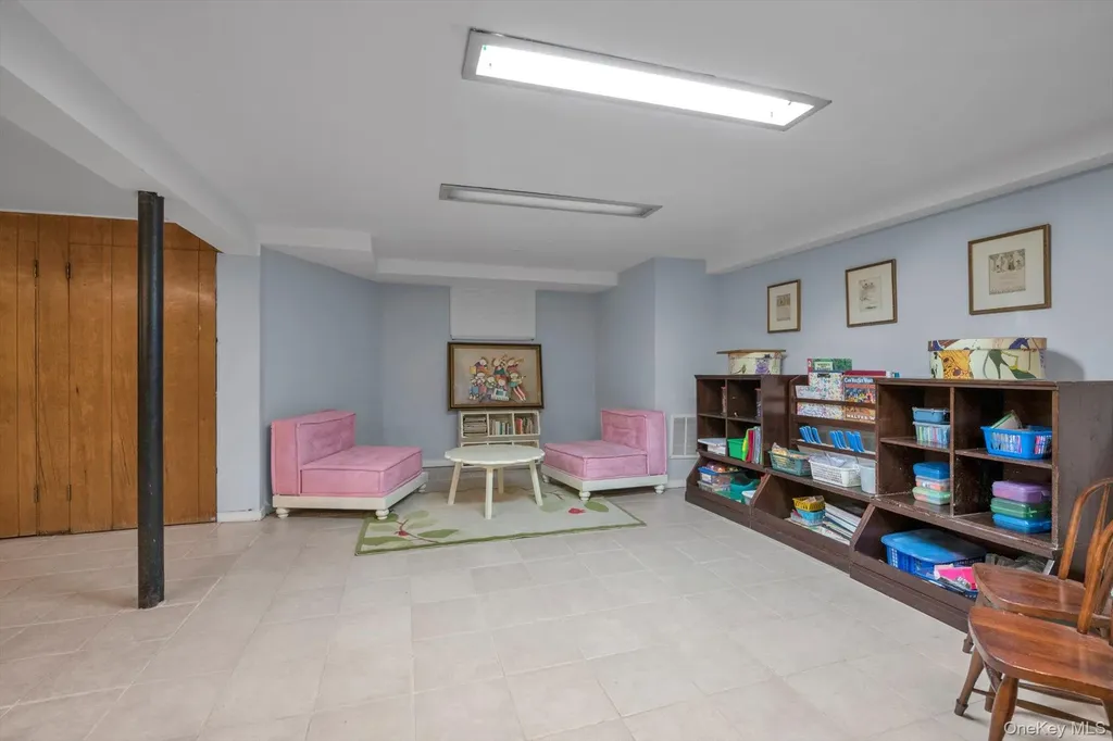 1357 Boxwood Drive E Hewlett Harbor NY 11557