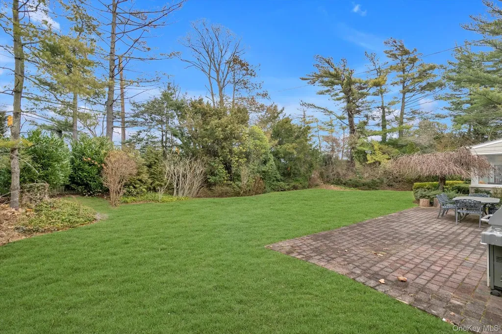 1357 Boxwood Drive E Hewlett Harbor NY 11557