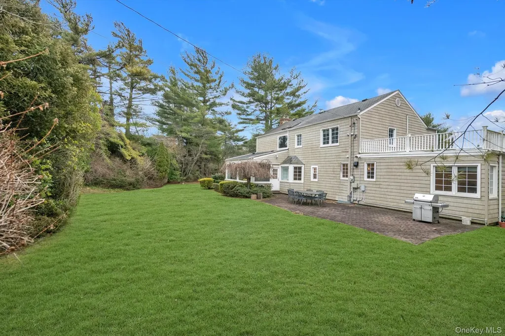 1357 Boxwood Drive E Hewlett Harbor NY 11557