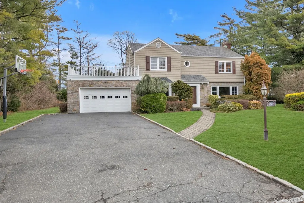 1357 Boxwood Drive E Hewlett Harbor NY 11557