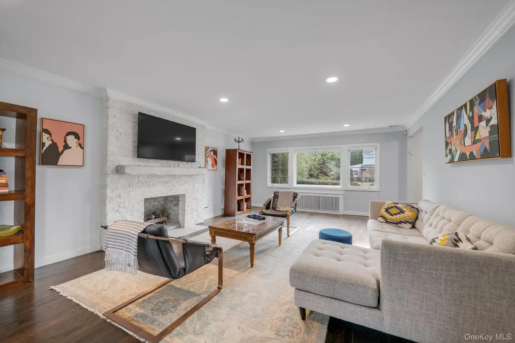 1357 Boxwood Drive E Hewlett Harbor NY 11557