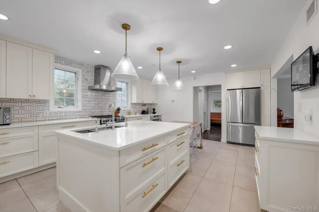 1357 Boxwood Drive E Hewlett Harbor NY 11557