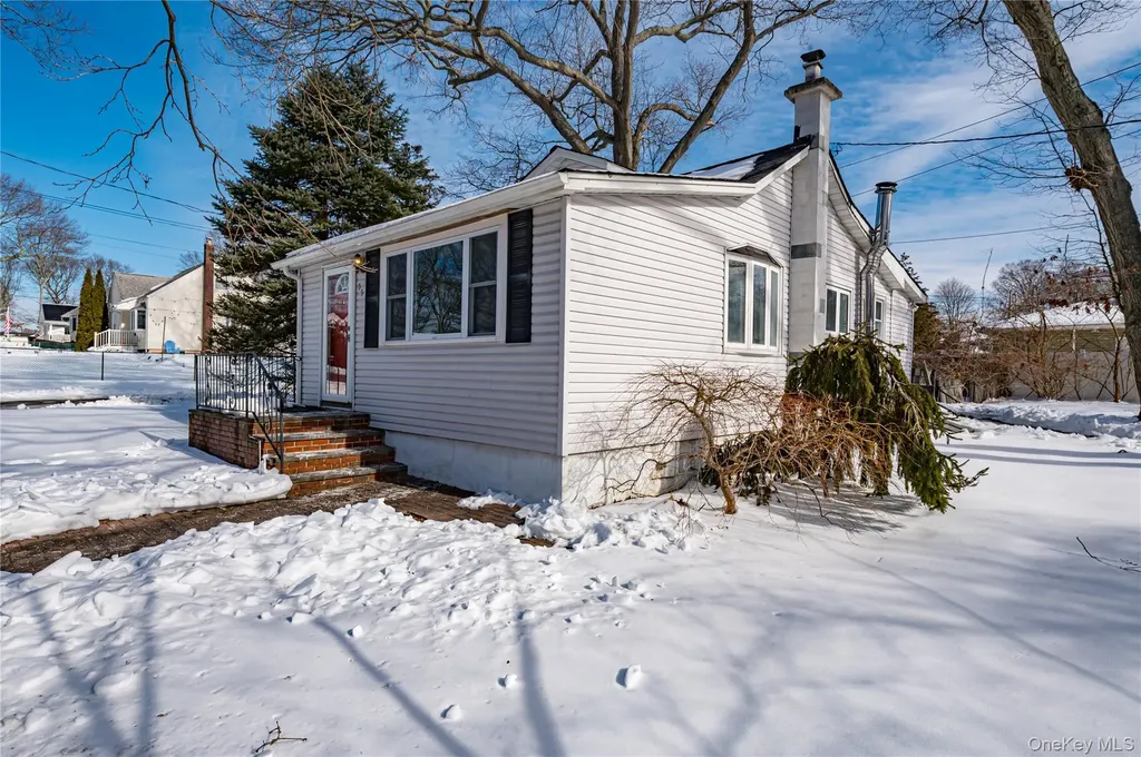 59 Webster Avenue Ronkonkoma NY 11779