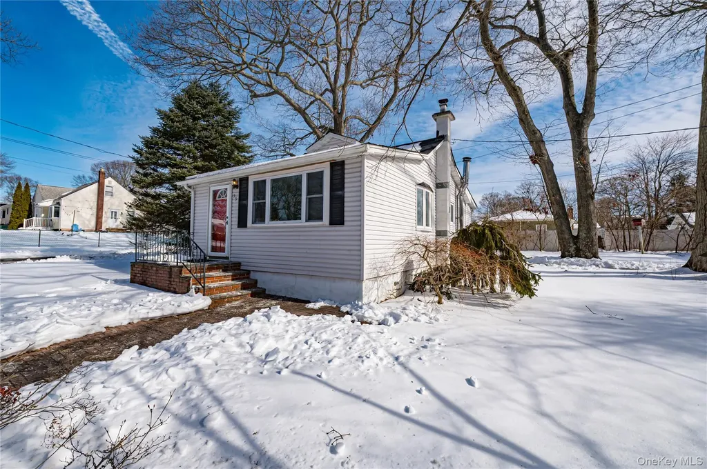 59 Webster Avenue Ronkonkoma NY 11779