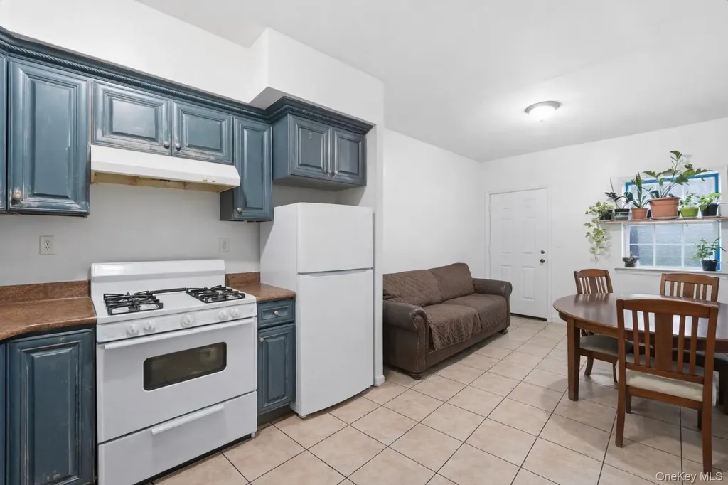 6027 78th Avenue Glendale NY 11385