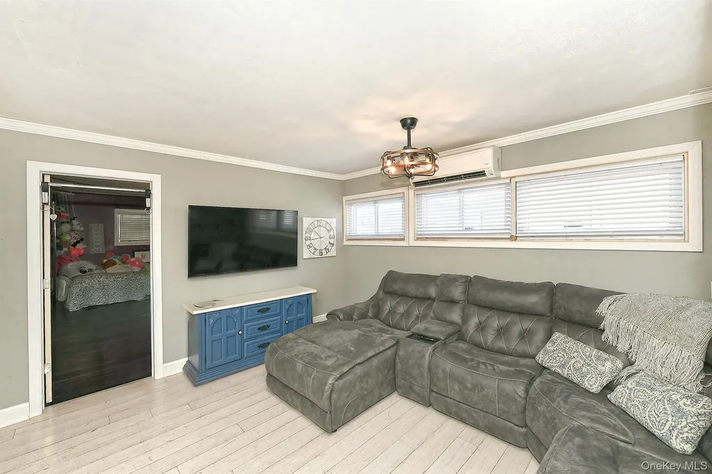14 Thimble Lane Hicksville NY 11801