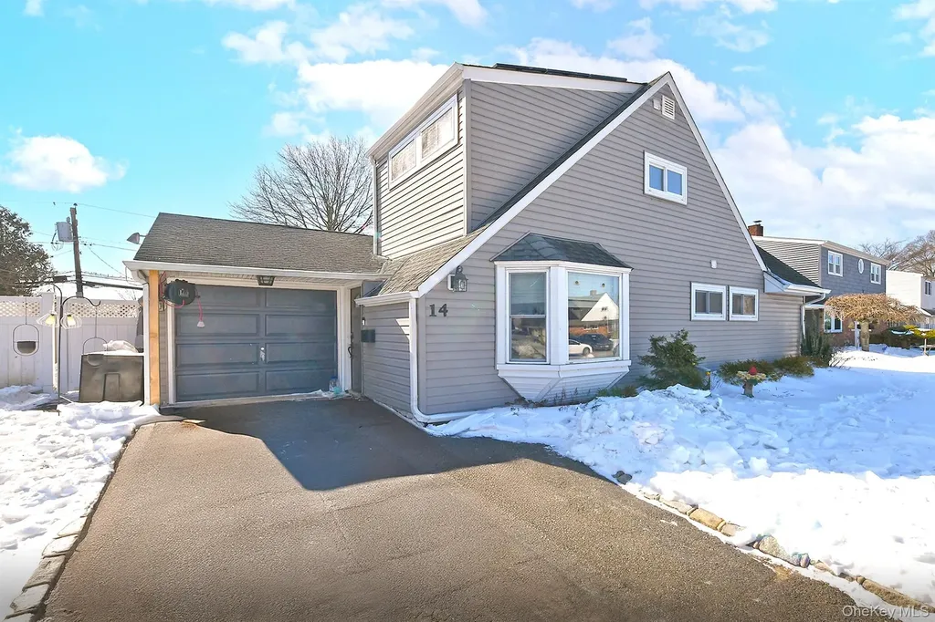 14 Thimble Lane Hicksville NY 11801
